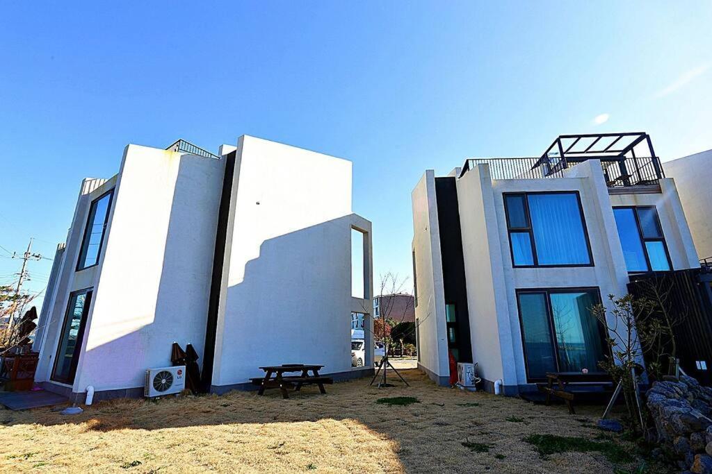 Coveted Palms Village Pension Jeju Buitenkant foto