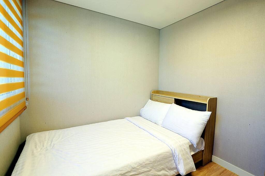 Coveted Palms Village Pension Jeju Buitenkant foto