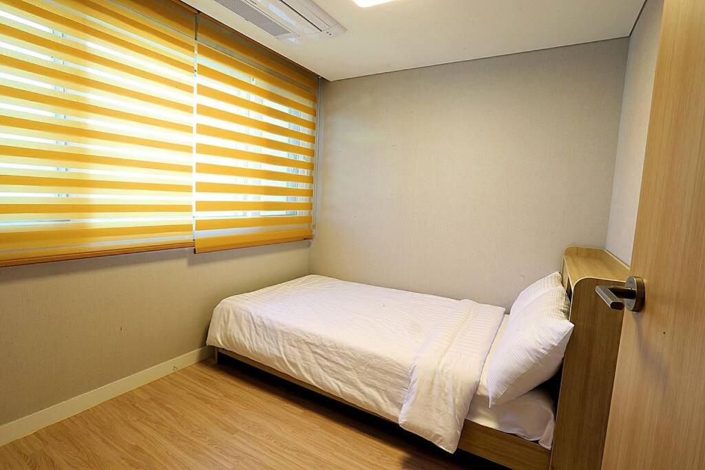 Coveted Palms Village Pension Jeju Buitenkant foto